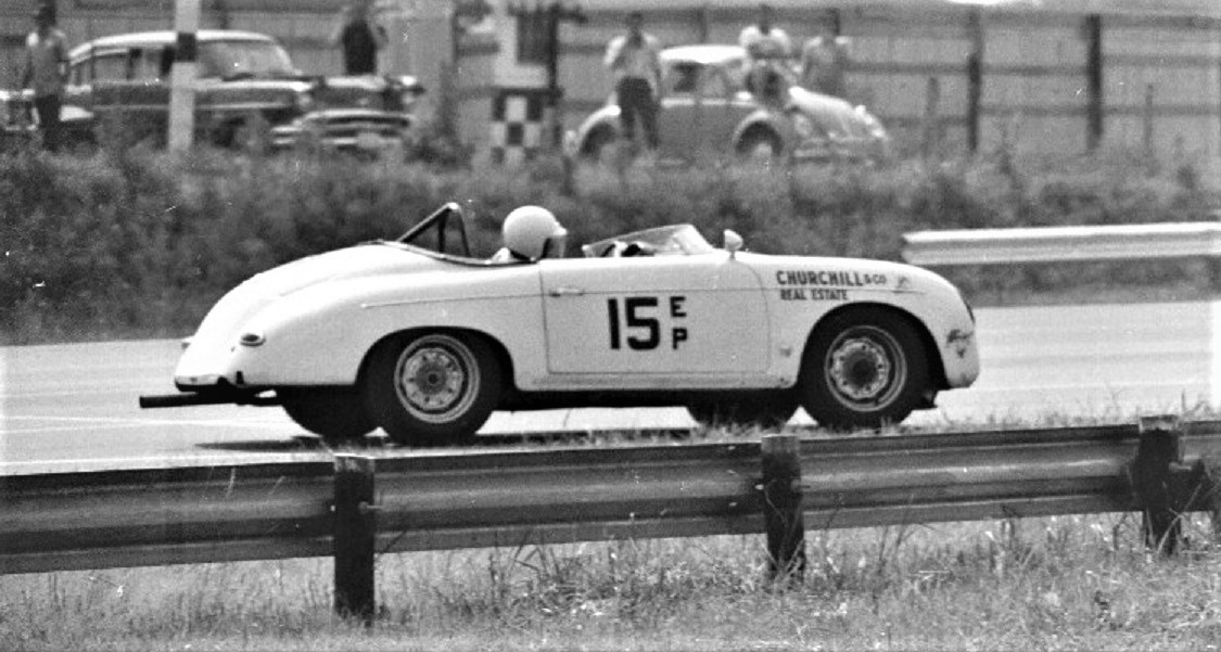 Name:  4 PORSCHE SLIDES ACROSS ONTO MAIN STRAIGHT  JUNE GVR 1967.jpg
Views: 2821
Size:  188.7 KB