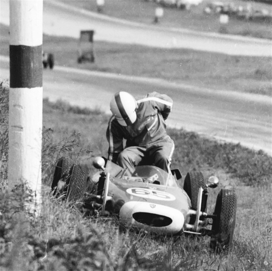 Name:  FVEE BAILOUT GVR JUNE 1967 # 65.jpg
Views: 1776
Size:  178.1 KB