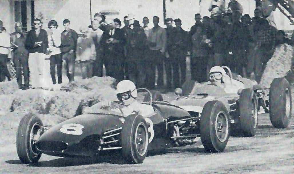 Name:  Matamata 1964 #51 1964 Andy Buchanan leads Bill Thomasen Brabhams Graham Woods  (2).jpg
Views: 1449
Size:  129.7 KB