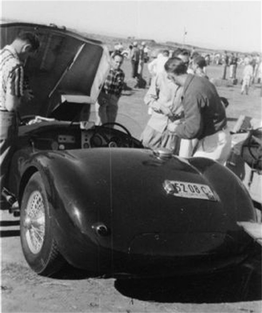 Name:  P Hill and mechanic changing plugs 002 Torrey Pines 1952 reg.jpg
Views: 1467
Size:  161.0 KB