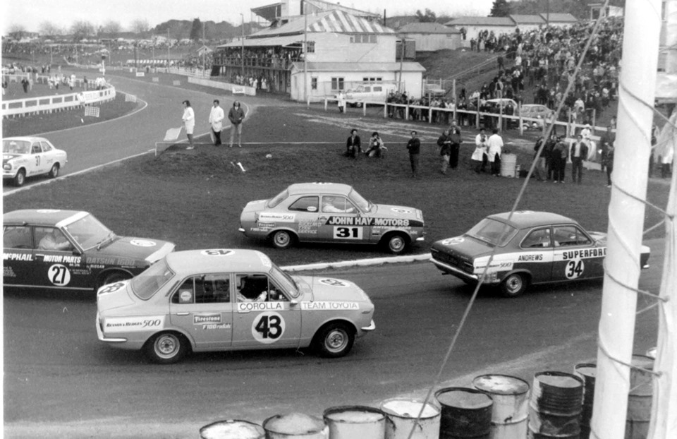 Name:  Pukekohe 1970 #12 B and H small cars Elbow 2 Graeme Lindsay .jpg
Views: 951
Size:  146.6 KB
