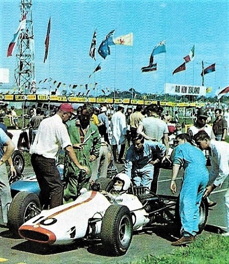 Name:  1968 NZGP start..jpg
Views: 2641
Size:  186.0 KB