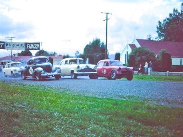 Name:  Matamata 1964 #020 1964 Willys - Dawson Zephyr - Coppins Humber  front row Bruce Dyer archives.jpg
Views: 855
Size:  87.9 KB