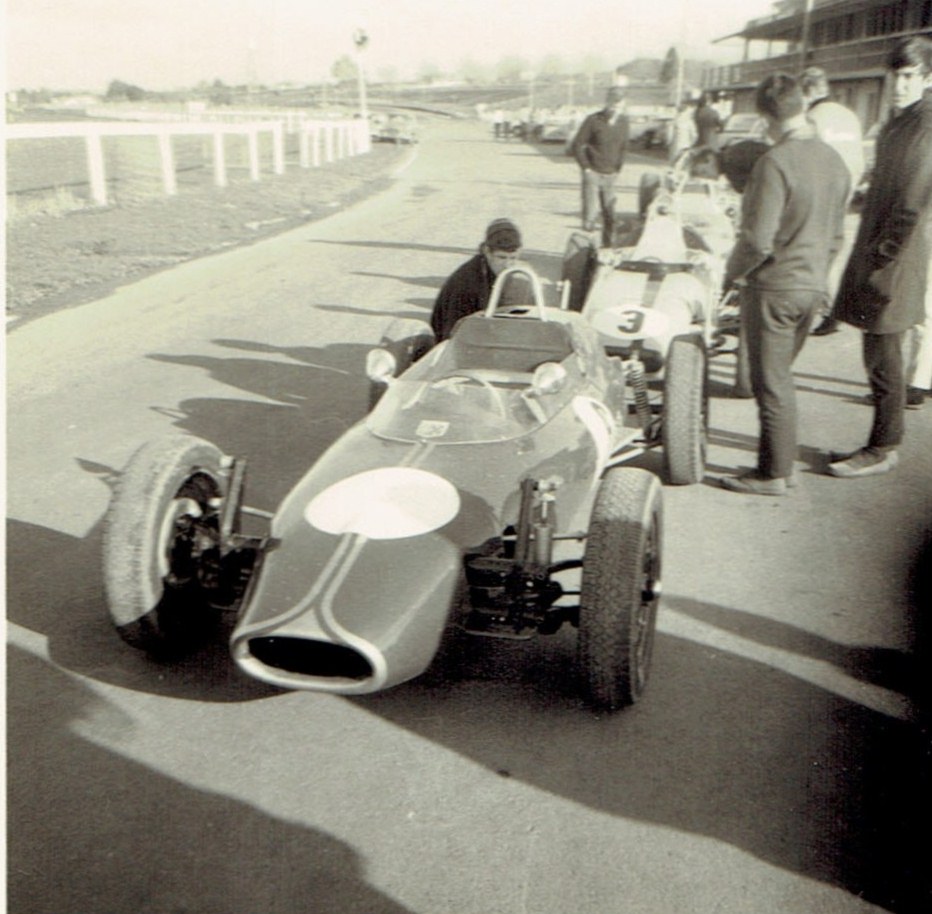 Name:  Pukekohe 1968 Club Circuit meeting 67-68 single seaters dummy grid. CCI30082015 (3).jpg
Views: 712
Size:  171.3 KB