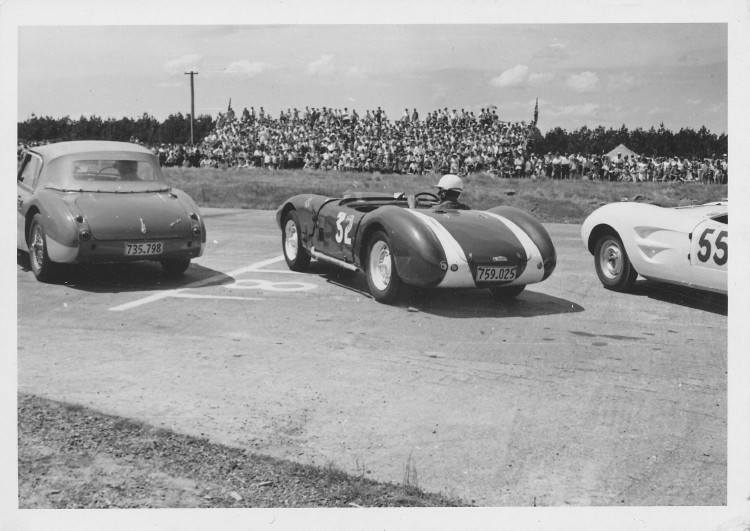 Name:  Bucklers in NZ #272 Teretonga Peter Preston Buckler #32 759.025 1961 - 64 plate w Healey  Mistra.jpg
Views: 888
Size:  57.2 KB