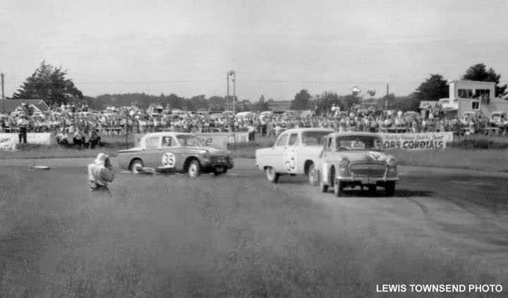 Name:  Motor Racing Levin #127 1960 Hillman Zephyr Humber #35 RC Lewis Townsend .jpg
Views: 312
Size:  36.4 KB