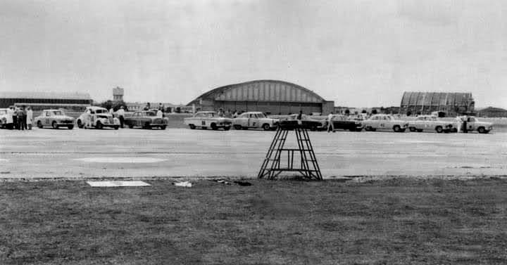 Name:  Ohakea 1961 #042 Saloons in a line Humber Ford Coupe Zephyrs RC Lewis Townsend .jpg
Views: 539
Size:  36.6 KB