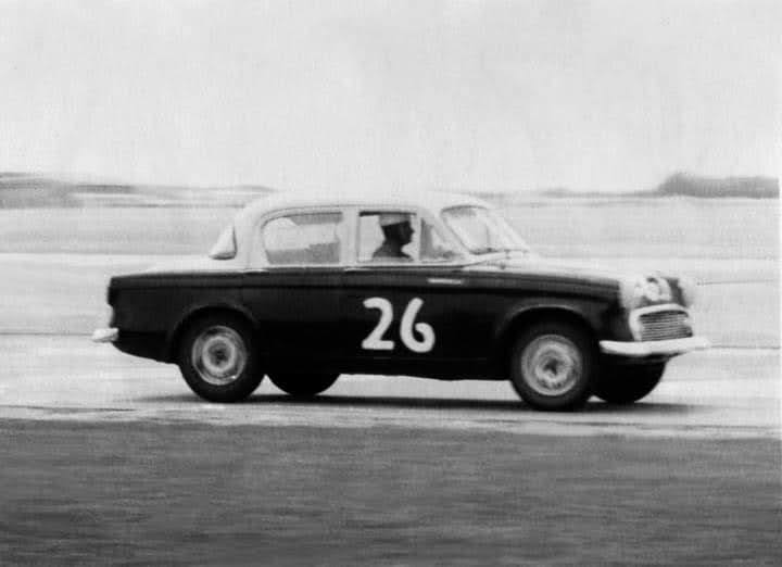 Name:  Ohakea 1961 #023 Humber 80 #26 Maurice M R Baigent on track RC Lewis Townsend .jpg
Views: 541
Size:  33.6 KB