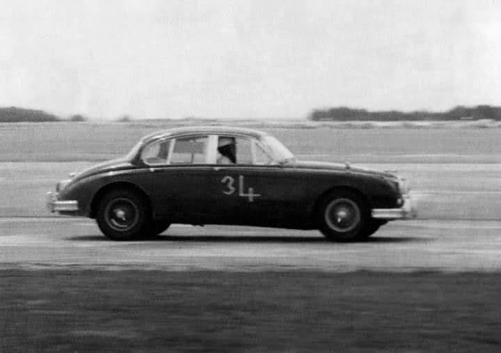 Name:  Ohakea 1961 #026 Jaguar Mk 2 #34 Simon Taylor also at Levin 1961 on track RC Lewis Townsend .jpg
Views: 400
Size:  33.2 KB