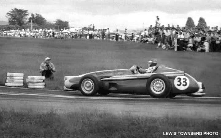 Name:  Levin 1960 #130 1960 Maserati 250F Len Gilbert #33 RC Lewis Townsend  (3).jpg
Views: 522
Size:  42.2 KB