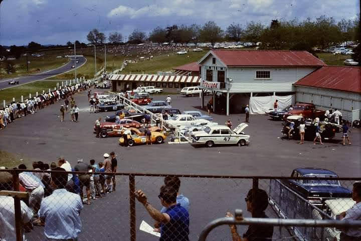 Name:  Pukekohe 1967 #051 Cars in the Paddock Wiseman E-type Nazer Escort 67-68. arch Bruce Dyer.jpg
Views: 569
Size:  64.5 KB