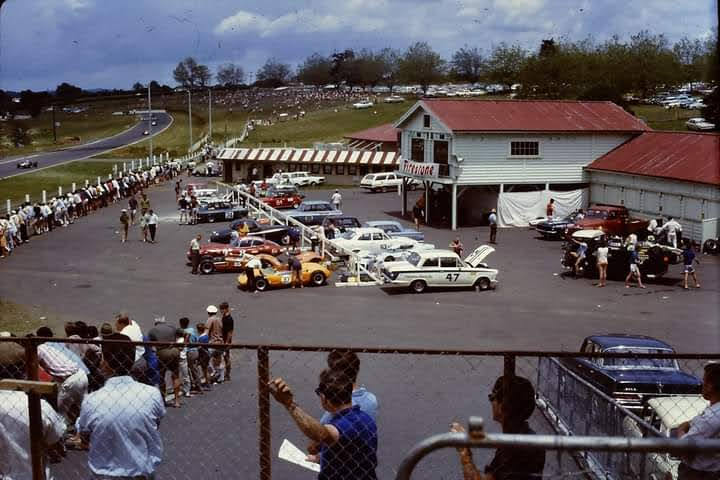 Name:  Pukekohe 1967 #051 Cars in the Paddock Wiseman E-type Nazer Escort 67-68. arch Bruce Dyer.jpg
Views: 765
Size:  64.5 KB