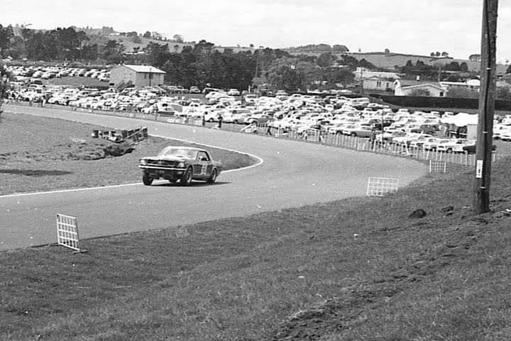 Name:  Pukekohe 1965 #141 Gold Leaf 3 Hour Segedin Ford Mustang #22 Oct 65 John Larry Lawton.jpg
Views: 637
Size:  61.2 KB