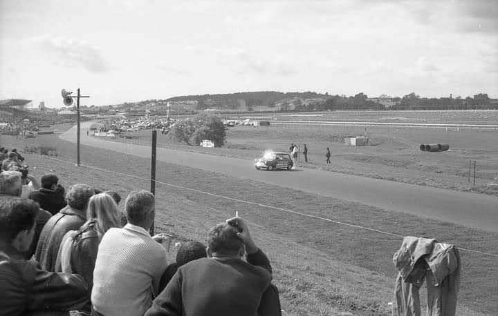 Name:  Pukekohe 1965 #148 Wills 6 Hour Mini MG Spinning Hopkirk MG Makinen Mini Oct 65 John Larry Lawto.jpg
Views: 622
Size:  42.6 KB