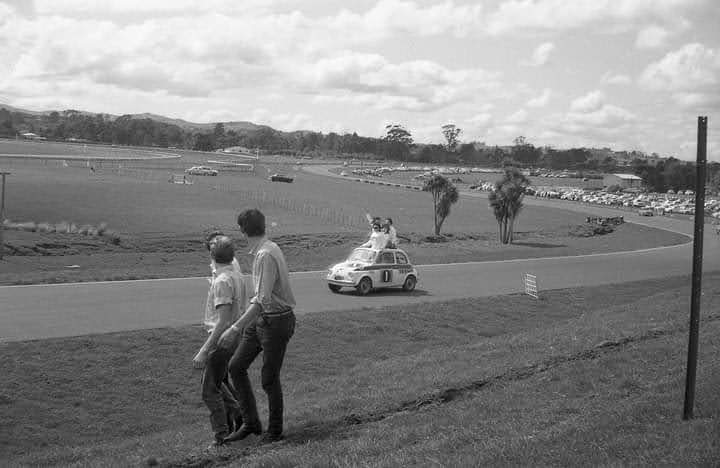 Name:  Pukekohe 1965 #150 Wills 6 Hour  Fiat 500 #1 parade lap Evelyn Hadfield Margaret Hough 9 Oct 65 .jpg
Views: 626
Size:  42.5 KB