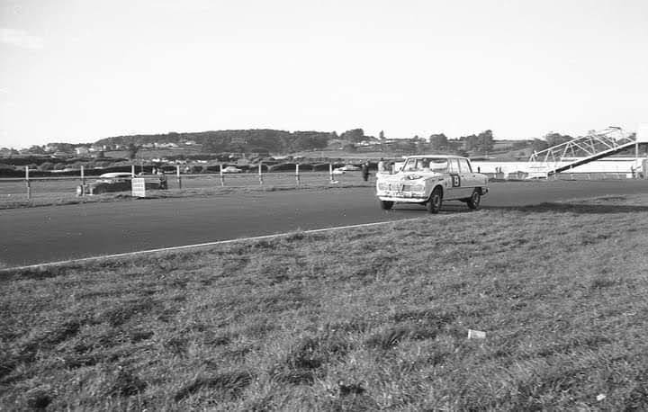 Name:  Pukekohe 1965 #156 Wills 6 Hour Alfa Romeo Berlina #13 Ray Thackwell R I Moore 9 Oct 65 John Lar.jpg
Views: 601
Size:  49.5 KB