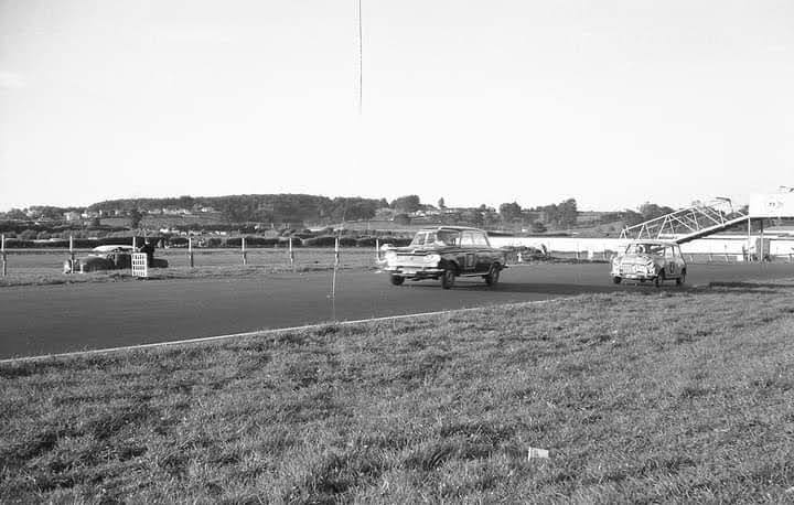 Name:  Pukekohe 1965 #157 Wills 6 Hour Fahey Cottle Fiat 1500 #18 and Mini 9 Oct 65 John Larry Lawton.jpg
Views: 625
Size:  52.0 KB