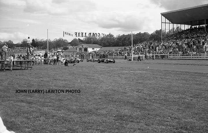 Name:  Pukekohe 1965 #102 1965 NZIGP Start Main Race John Larry Lawton .jpg
Views: 602
Size:  64.7 KB