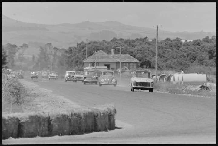 Name:  Motor Racing Mt Maunganui #033 1963 Small Saloons A40 VW Mini etc Graeme Kennish .jpg
Views: 380
Size:  35.6 KB