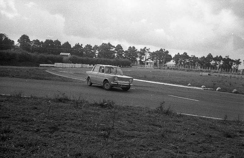 Name:  Pukekohe 1967 #063 B ACC Club Circuit April 1967 Simca 1000 Ralph Emson sliding Club Corner John.jpg
Views: 589
Size:  166.1 KB