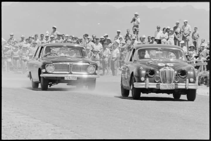 Name:  Motor Racing Mt Maunganui #034 1962 Jaguar McBeath #66 Zephyr Ernie Sprague Graeme Kennish .jpg
Views: 326
Size:  41.4 KB