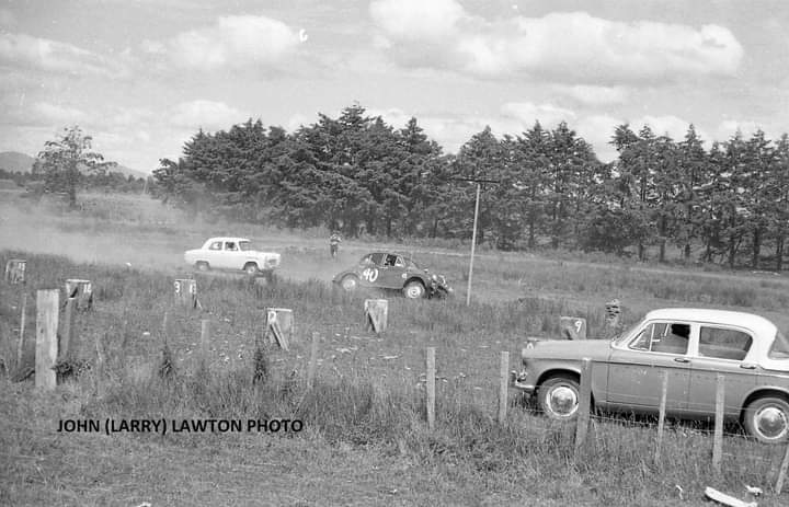 Name:  Motor Racing Kerepehi #019 TVCC 1967 Feb Morris Minor and Ford Prefect # 1 Humber spectating Joh.jpg
Views: 549
Size:  53.5 KB