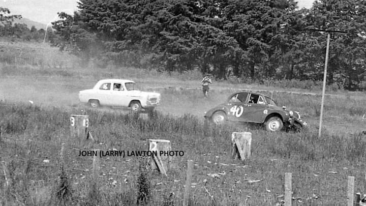 Name:  Motor Racing Kerepehi #020 TVCC 1967 Feb Morris Minor and Ford Prefect # 2 close up John Larry L.jpg
Views: 361
Size:  57.6 KB