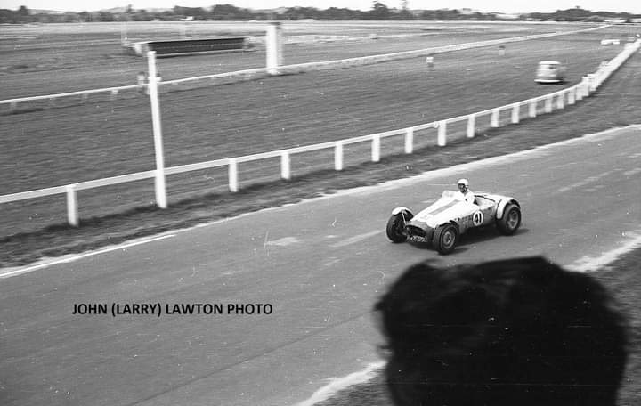 Name:  NSCC 1965 #131 Pukekohe NSCC 21 Feb 1965 Jim Boyd Lycoming #41 John Larry Lawton (2).jpg
Views: 397
Size:  43.8 KB