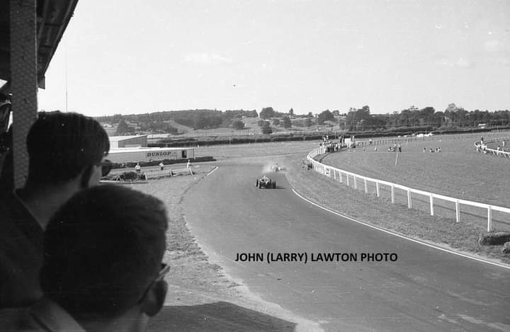 Name:  NSCC 1965 #132 Pukekohe  NSCC 21 Feb 1965 Spencer Q Black Lola in front of Bill Stone Cooper Q J.jpg
Views: 382
Size:  35.3 KB