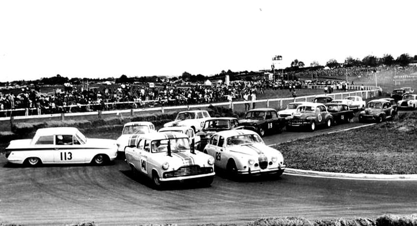 Name:  Jaguar Bob Jane #068 Pukekohe 1965 GP meeting Pukekohe 1965 Saloon field 1965 GP meeting Coppins.jpg
Views: 382
Size:  66.2 KB
