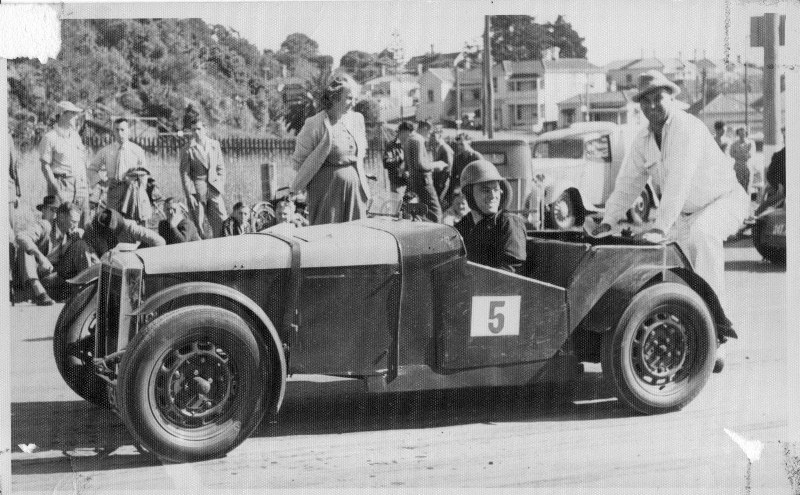 Name:  Singford #025 sml Don Tilsley #5 ACC Mt Eden Hill Climb April 1952 Laurie Powell at rear Don Til.jpg
Views: 493
Size:  158.7 KB