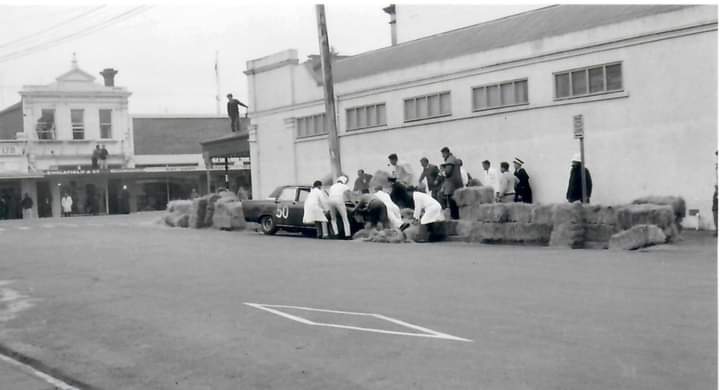 Name:  Waimate 1964 #402 Waimate 1964 Saloon Race #8 E Sprague in bales 2 w Marshalls Graham Woods.jpg
Views: 349
Size:  29.5 KB