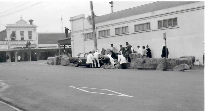 Name:  Waimate 1964 #402 Waimate 1964 Saloon Race #8 E Sprague in bales 2 w Marshalls Graham Woods.jpg
Views: 503
Size:  29.5 KB