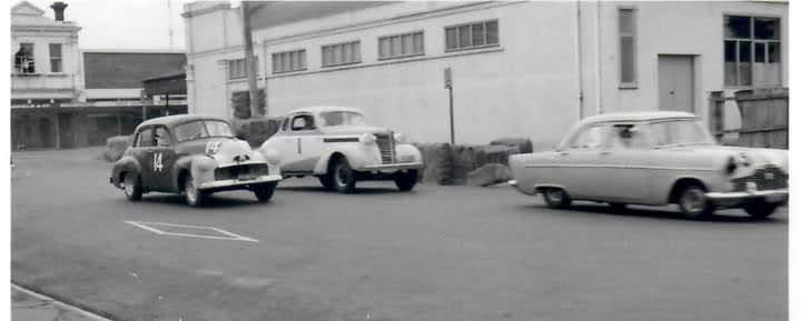 Name:  Waimate 1964 #405 Waimate 1964 Saloon Race #8 Holden #14 Chev #1 Zephyr #5 - 5 Graham Woods.jpg
Views: 362
Size:  24.2 KB