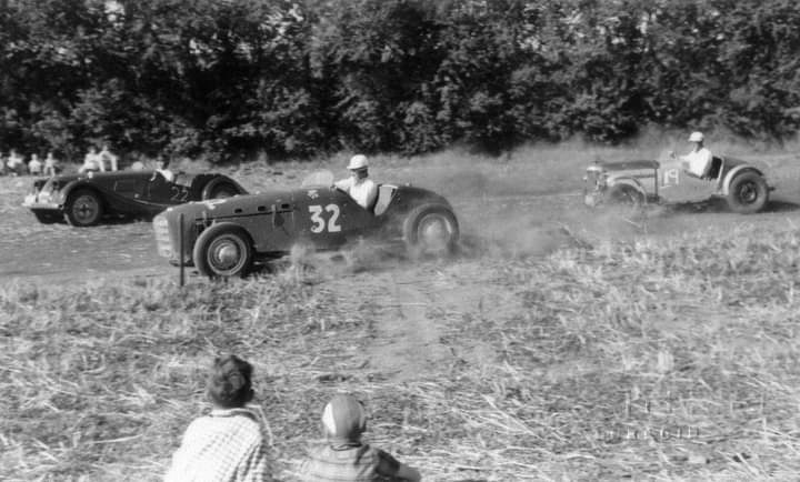 Name:  Dunedin 1960 #031 1960 Q Grass Track Mosgiel Dunedin Morgan Cliff Bennett Morgan #22 Bob Scott S.jpg
Views: 472
Size:  53.6 KB