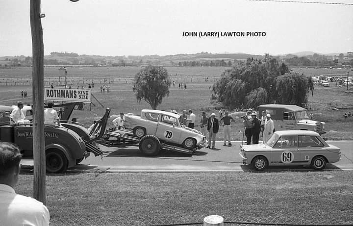 Name:  Pukekohe 1968 #039 Jan 68 GP meeting Cyril Hyde Anglia #79 spins #69 Roy Harrington Imp 3 J L La.jpg
Views: 300
Size:  54.2 KB