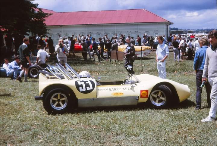 Name:  Pukekohe 1968 #061 Begg Chev Barry Keen behind Tote Building SCANZ Brian Spurr (2).jpg
Views: 523
Size:  64.7 KB