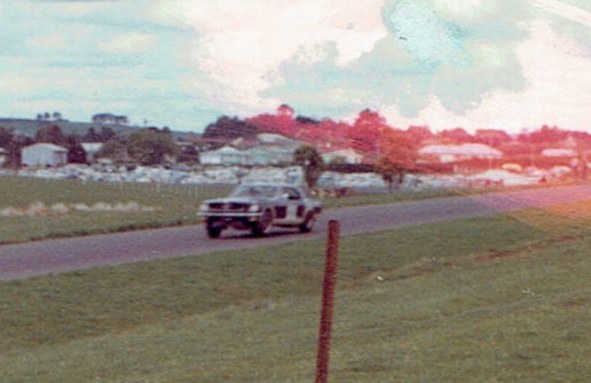 Name:  Fleetwood Mustang #005 Pukekohe Oct 1965 Gold Leaf 3 hour race fr straight R Dowding CCI12102015.jpg
Views: 535
Size:  67.1 KB