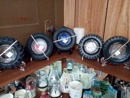 Name:  Vintage #162 Vintage Tyre Ashtrays #2 Ethel Anne Antiques Hawera R Dowding (3) (425x319).jpg
Views: 410
Size:  155.6 KB