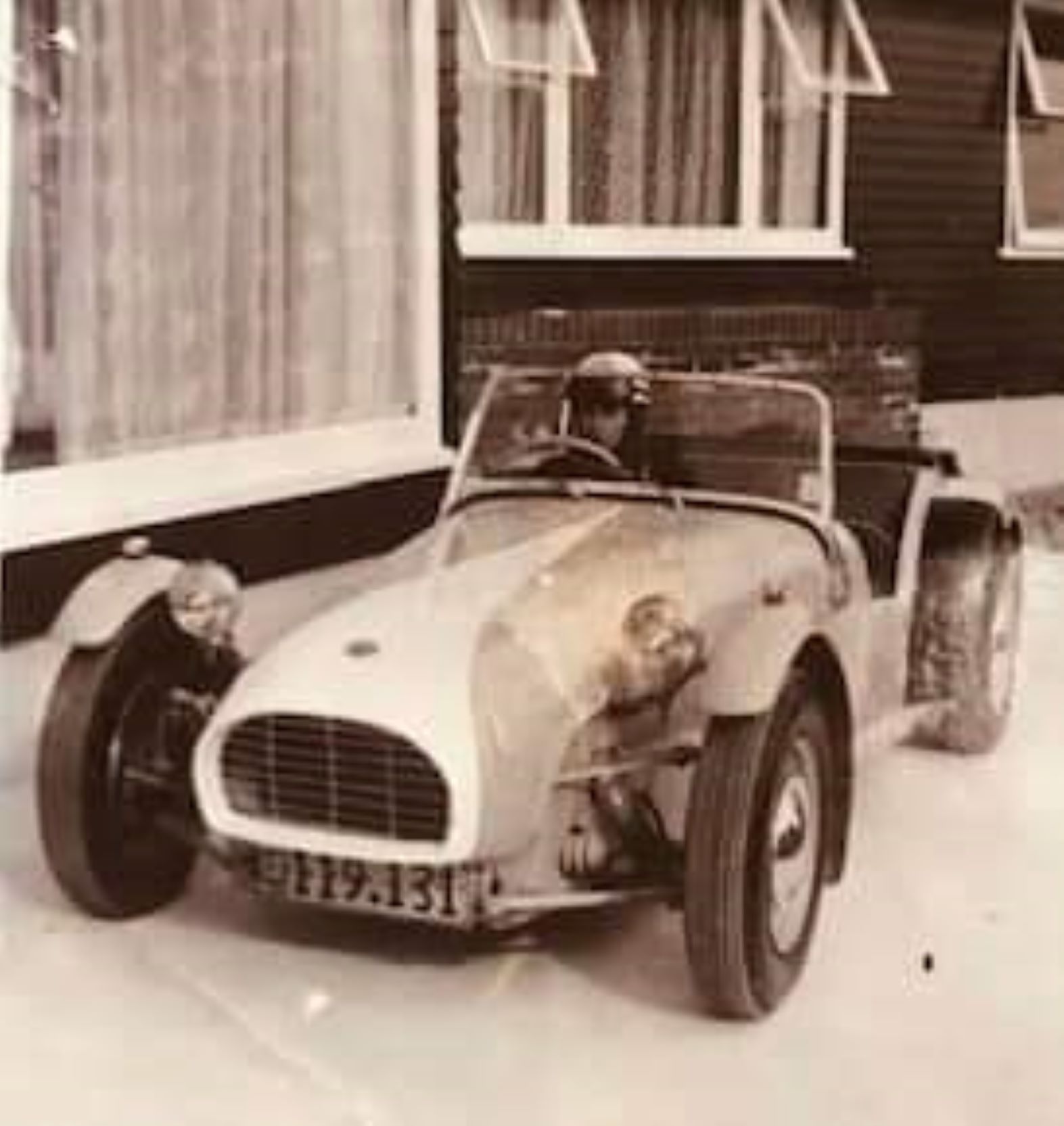 Name:  Lotus Story #067 The Blackburn Lotus 7 Roger Hansen 1961 Reg plate 119.131 front grille etc Glen.jpg
Views: 327
Size:  160.5 KB
