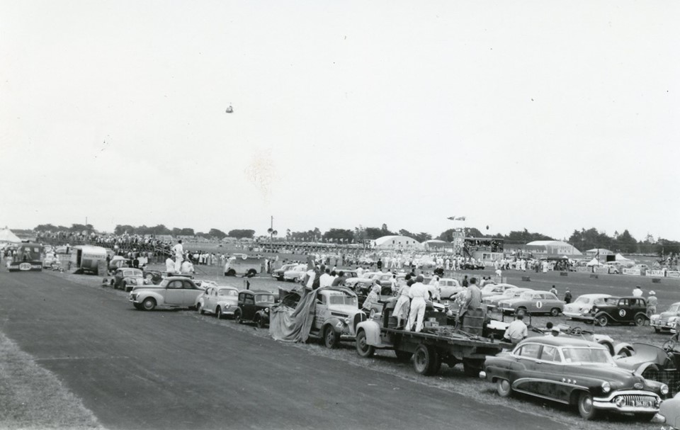 Name:  Allan Woolf #008 Motor Racing Ardmore 1956 Saloons Paddock Allan Woolf Ford #3 back right Milan .jpg
Views: 521
Size:  92.5 KB