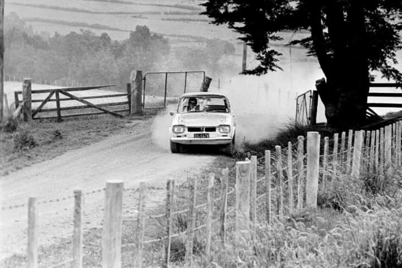 Name:  NSCC 1972 #0177 B Cosseys Hill Climb Escort through gate Rex Rattenbury himself 174 kb Rex Ratte.jpg
Views: 302
Size:  174.4 KB