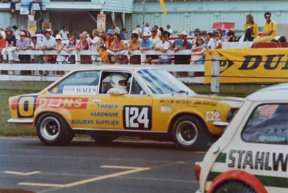 Name:  Pukekohe 1970 #0124 Fiat 124 #124 Glen McIntyre BNSW Saloon Chanpionship on grid arch HVRANZ Bru.jpg
Views: 316
Size:  70.1 KB