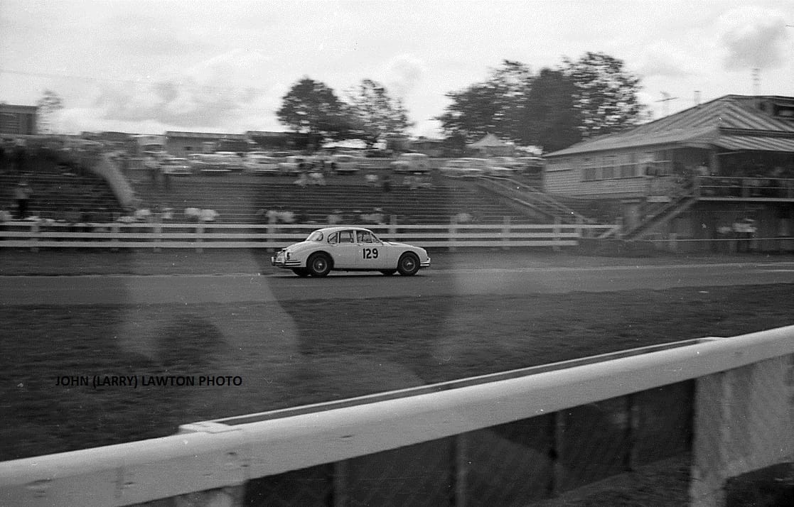 Name:  Pukekohe 1965 #0165 1965 GP meeting Aussie Bob Jane 4.2 litre Jaguar in 2nd retired John Larry L.jpg
Views: 213
Size:  114.0 KB