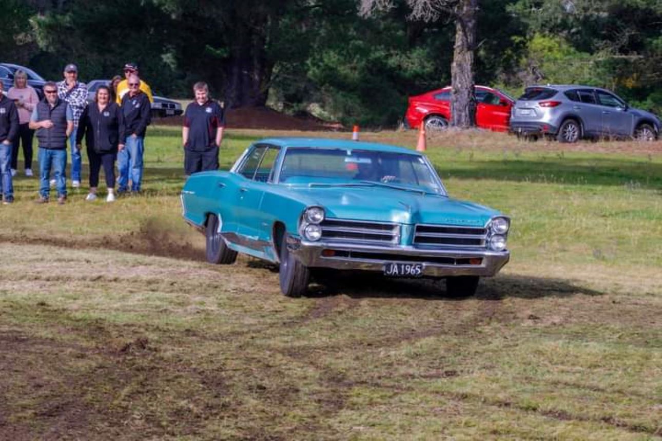 Name:  Pontiac 1965 #205 Pontiac Bonneville JA1965 Grass Sprint 2022 driven by Son of Mark Dawber #4 fr.jpg
Views: 379
Size:  172.9 KB