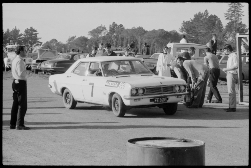 Name:  Baypark #171 Vauxhall Victor - Ventora #7 Glenvale 100 1970 BoP photo news #98 25 July 1970 Bop .jpg
Views: 129
Size:  93.7 KB