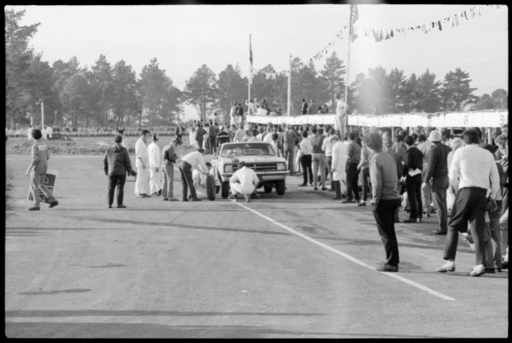 Name:  Baypark #173 Jim Palmer Monaro Glenvale 100  Pit Stop 1970 BoP photo news #98 25 July 1970 Bop a.jpg
Views: 180
Size:  96.3 KB