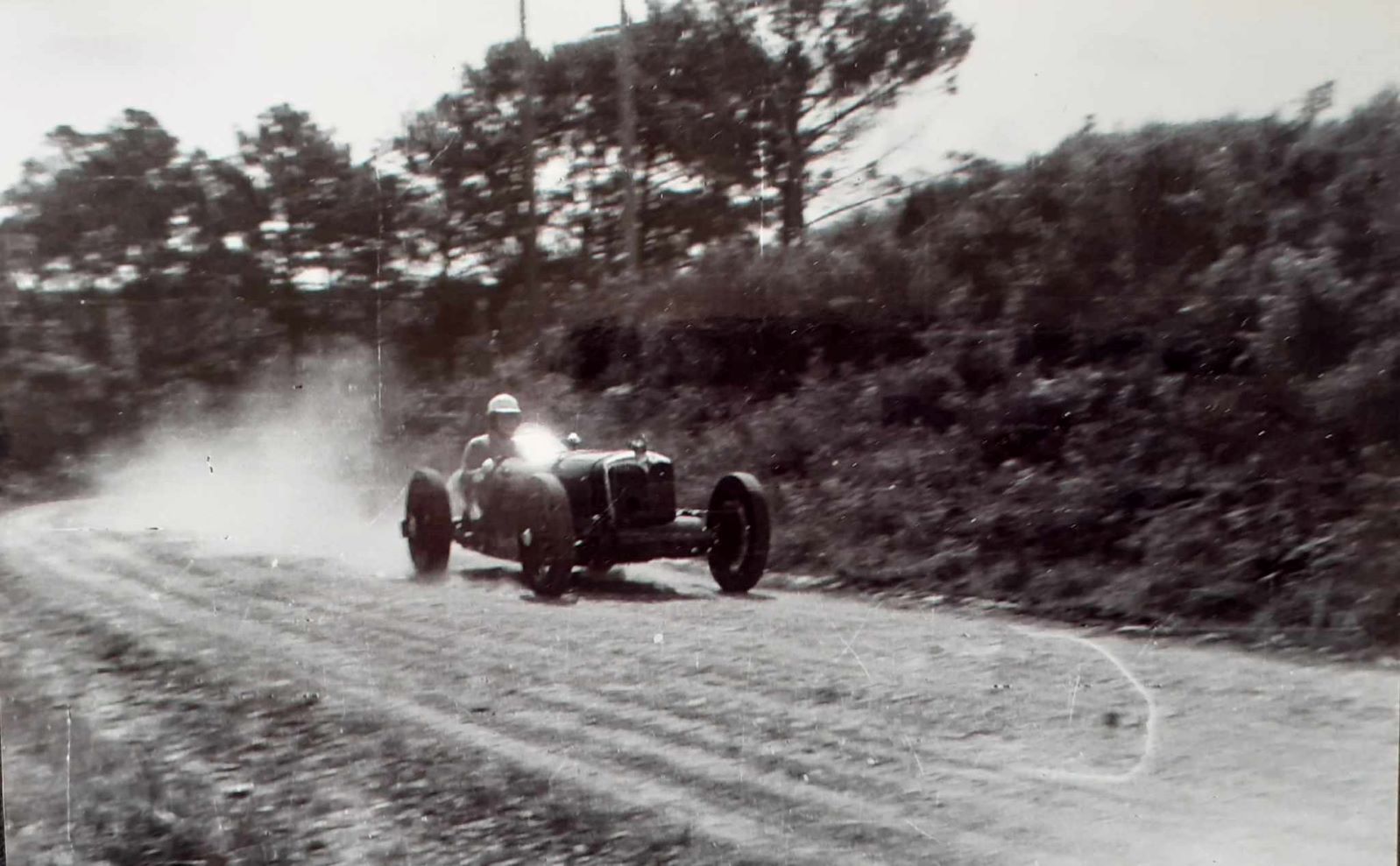 Name:  NSCC 1950 #0120 Riley at metal Hill Climb - dark colour  No plate 1950's - image Graeme Wells ar.jpg
Views: 449
Size:  174.2 KB