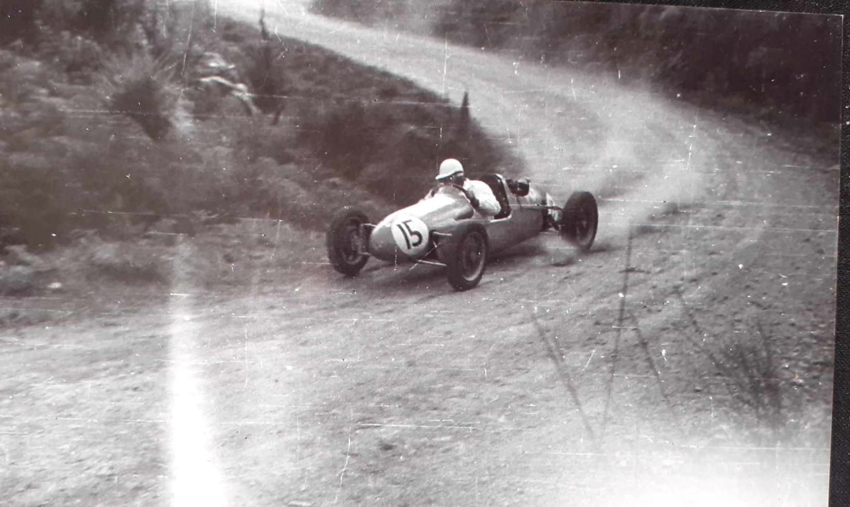 Name:  NSCC 1950 #0127 Cooper Single Seater F500 at Hill Climb - Race #15 1950's - image Graeme Wells a.jpg
Views: 209
Size:  177.7 KB
