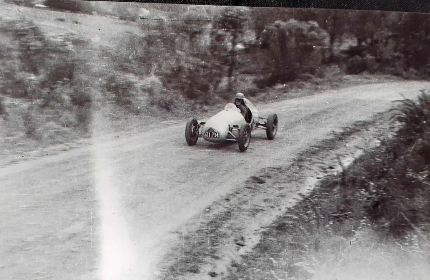 Name:  NSCC 1950 #0124 Single Seater F500 at Hill Climb - 121.714 1951 -56 plate 1950's - image Graeme .jpg
Views: 440
Size:  176.9 KB